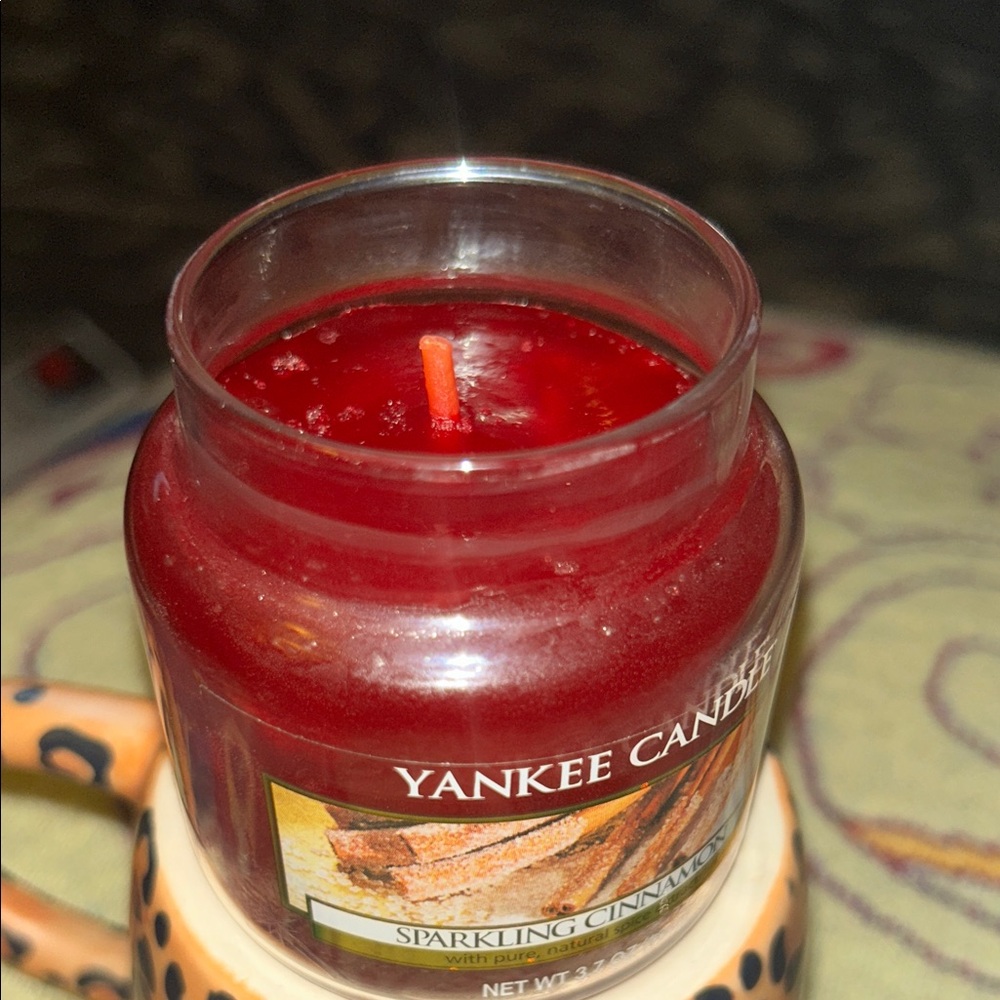 NWT Small Yankee Candle Sparkling Cinnamon Jar Candle- 3.7 Oz - Picture 12 of 12
